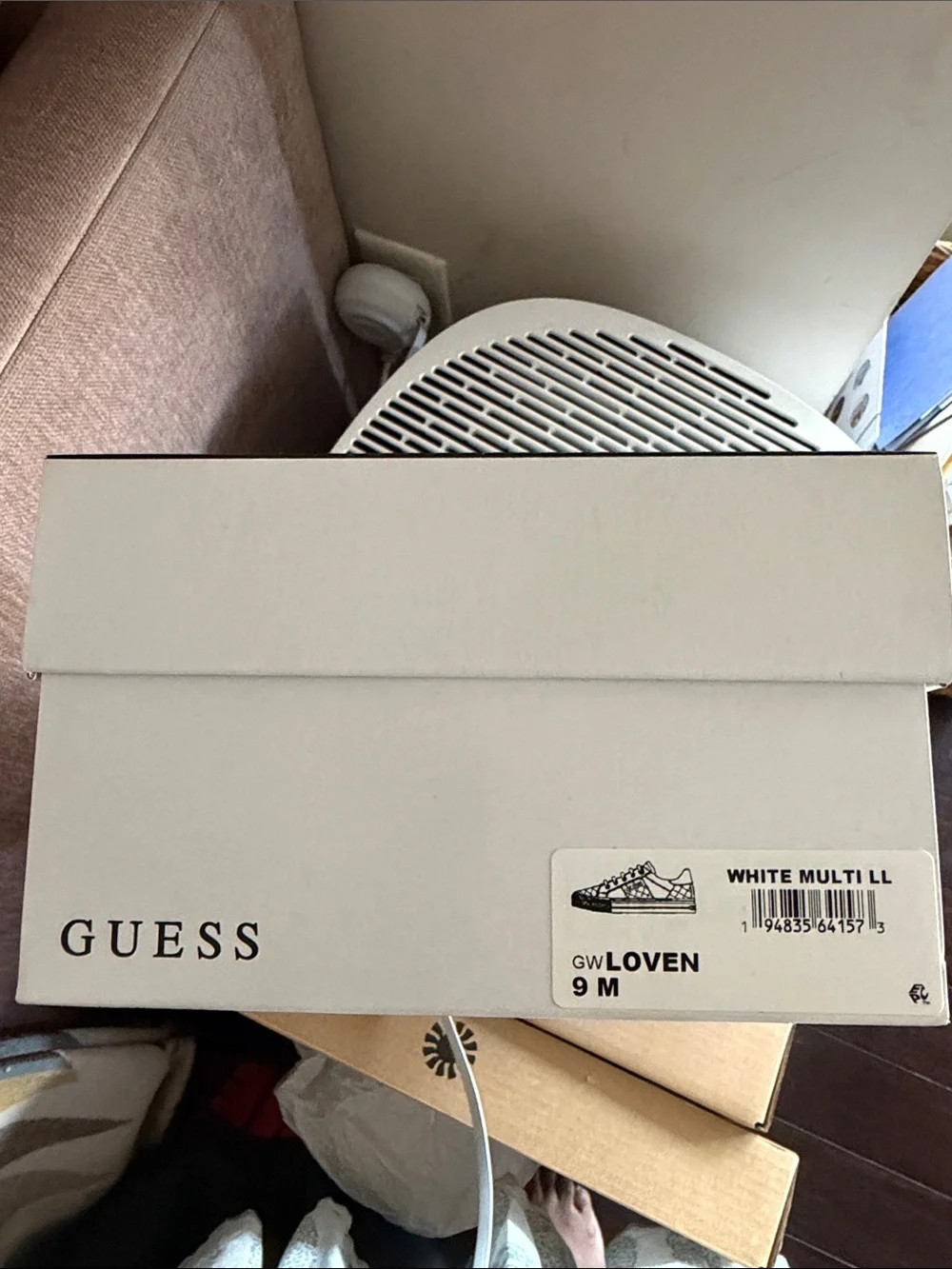 NIB Guess white Low LL Loven sneakers